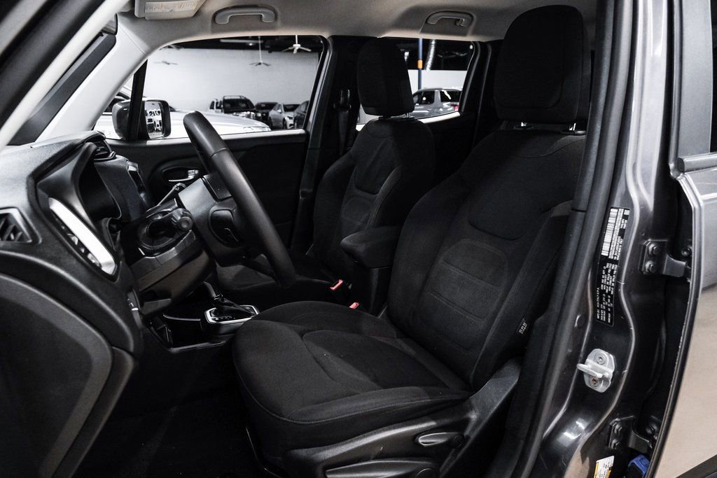 Used 2018 Jeep Renegade Latitude FWD image 33