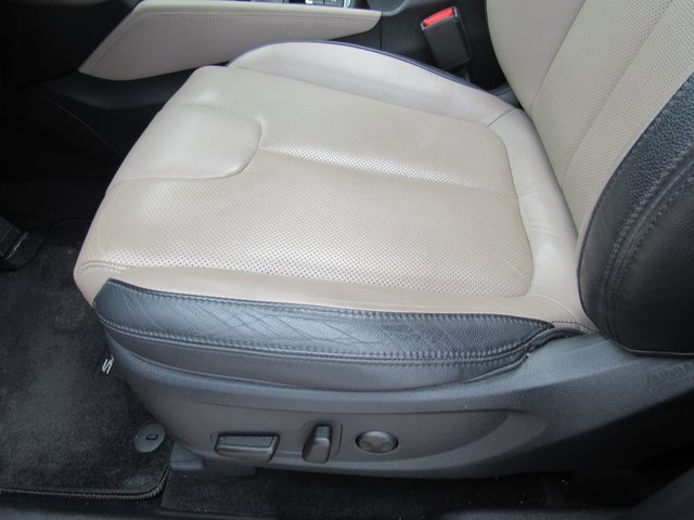 Used 2020 Hyundai Santa Fe SEL w/ Convenience + Premium Package image 15