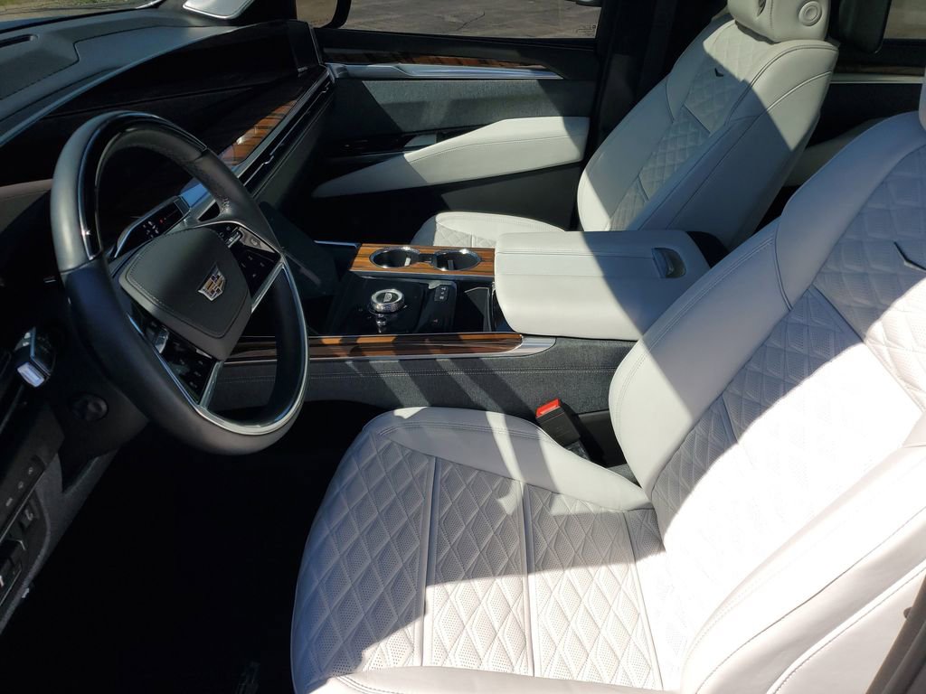 Used 2025 Cadillac Escalade Premium Luxury Platinum AWD/4WD image 5
