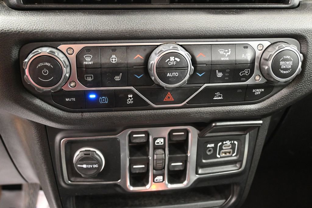 Used 2024 Jeep Wrangler Unlimited w/ Convenience Group AWD/4WD image 30