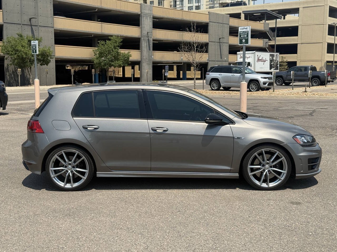 Used 2017 Volkswagen Golf R 4-Door AWD/4WD image 6