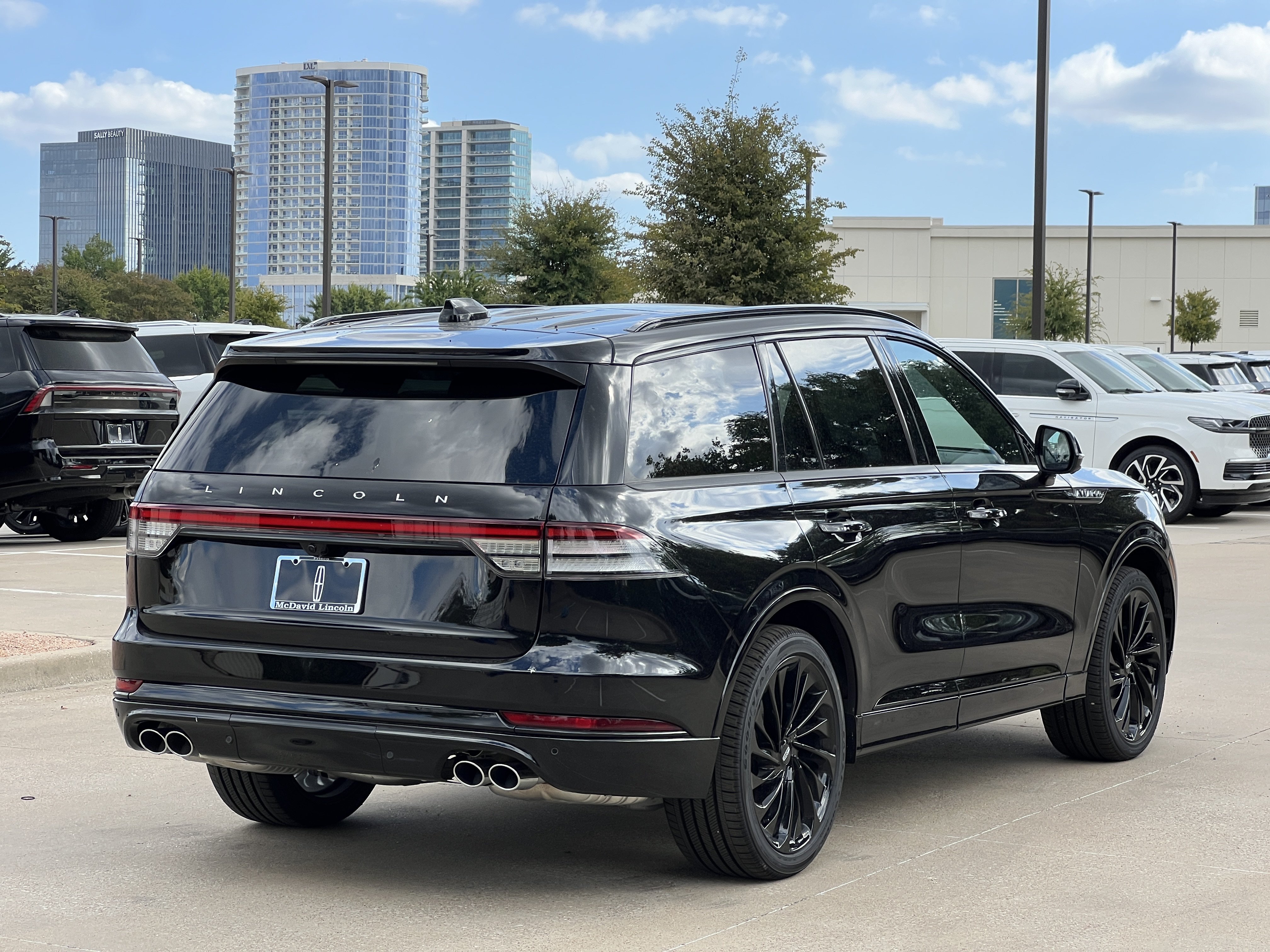 New 2026 Lincoln Aviator Reserve w/ Jet Appearance Package RWD image 9
