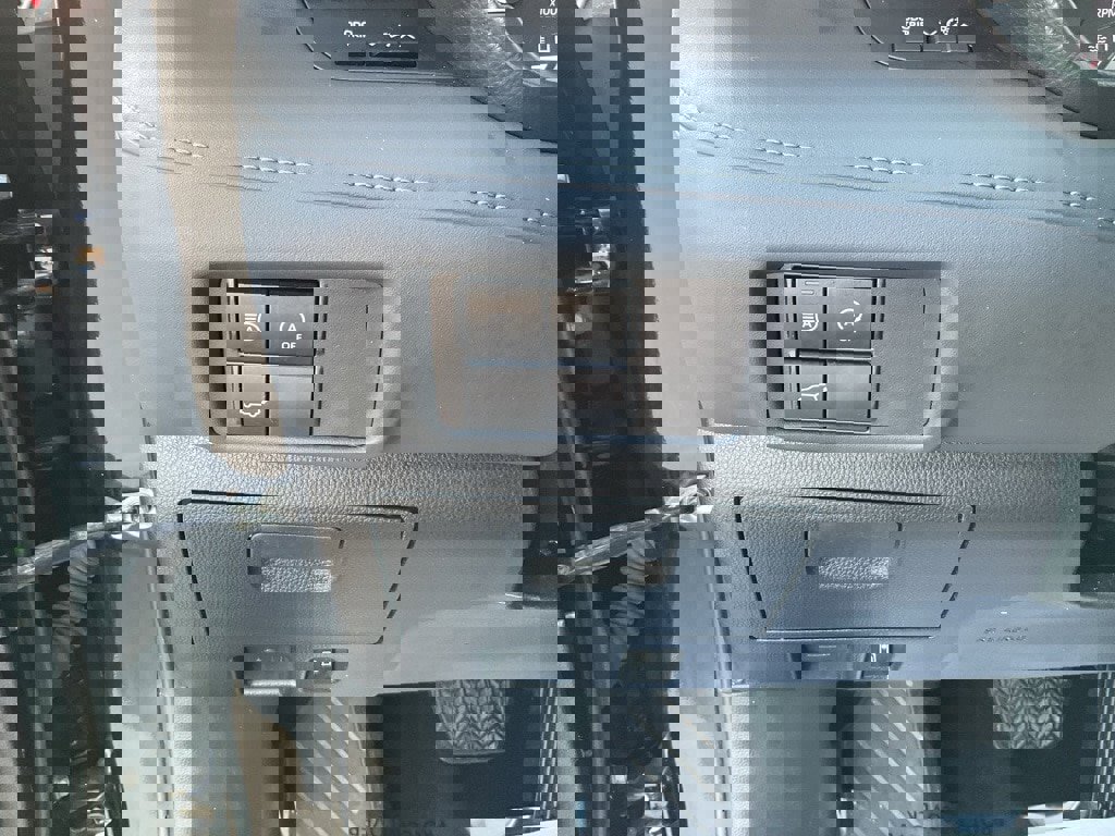 Used 2023 Toyota Highlander XLE image 7