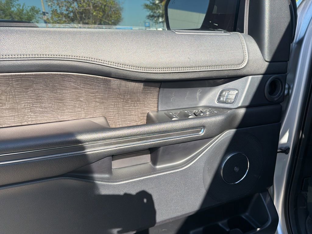 Used 2018 Ford Expedition Limited w/ Equipment Group 301A image 17