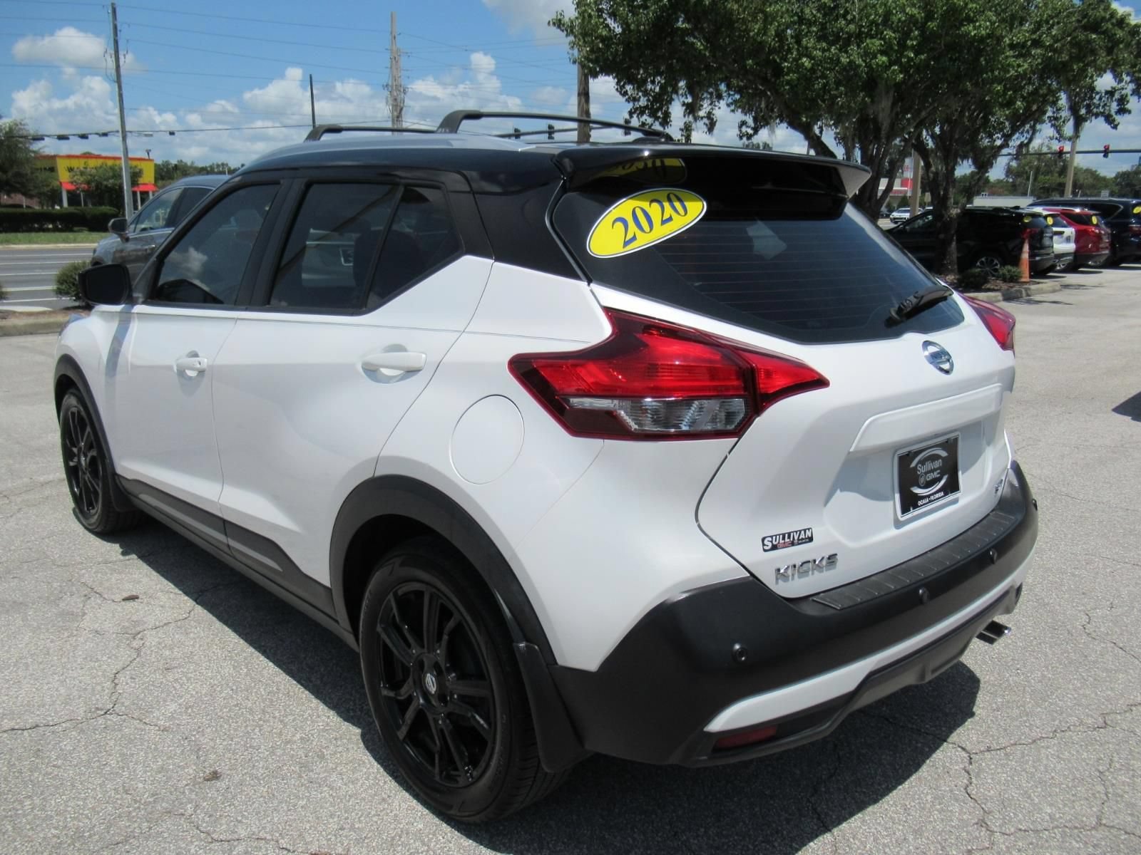 Used 2020 Nissan Kicks SR w/ SR Premium Package FWD image 6
