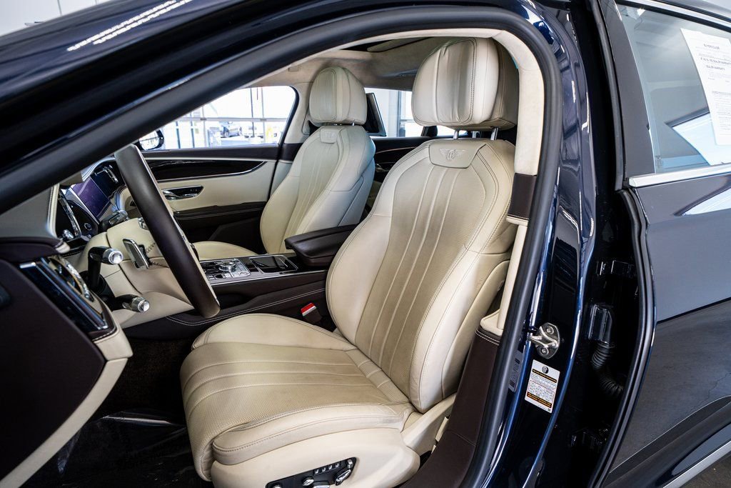Used 2020 Bentley Flying Spur W12 image 38