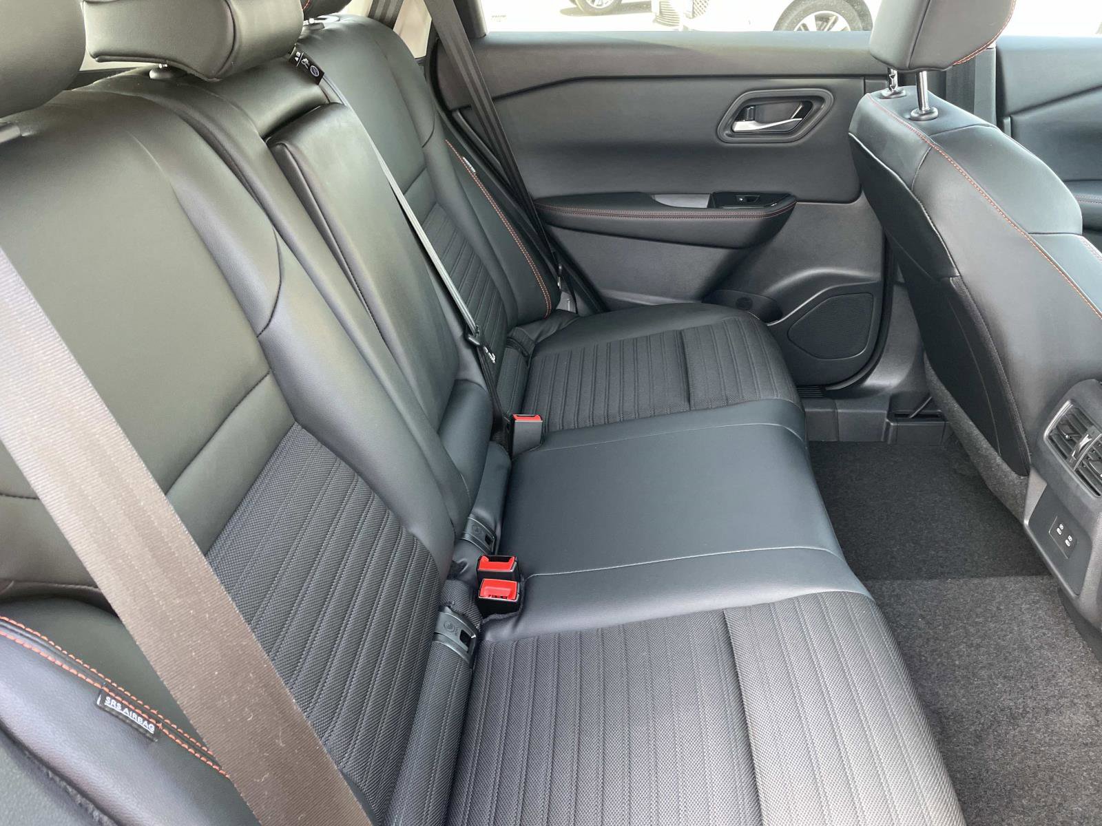 Used 2025 Nissan Rogue SV image 25