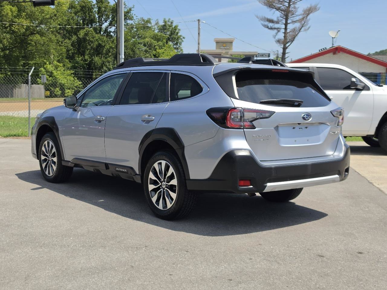 Used 2024 Subaru Outback Limited AWD/4WD image 3