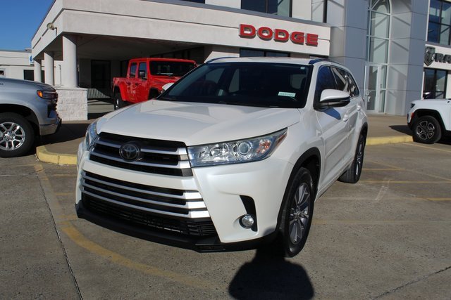 Used 2018 Toyota Highlander SE image 1