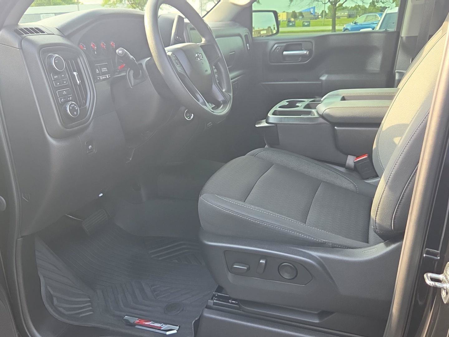 Used 2023 Chevrolet Silverado 1500 Custom Trail Boss w/ LPO, Dark Essentials Package AWD/4WD image 10