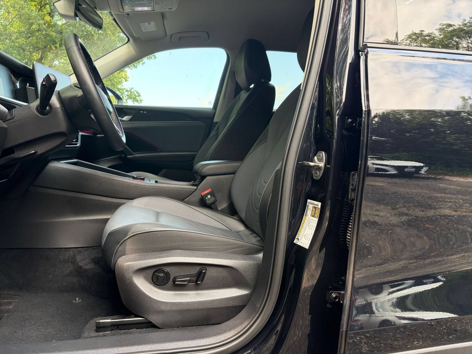 Used 2026 Volkswagen Tiguan SE AWD/4WD image 28