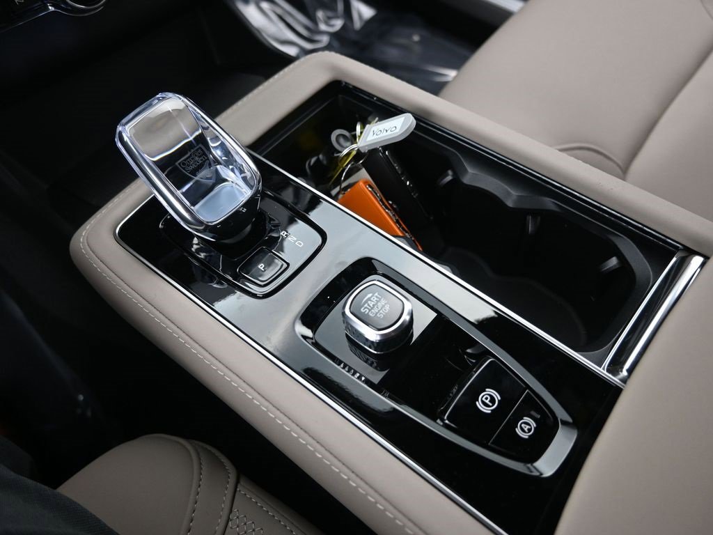 New 2026 Volvo XC90 B6 Plus w/ Protection Package Premier image 25