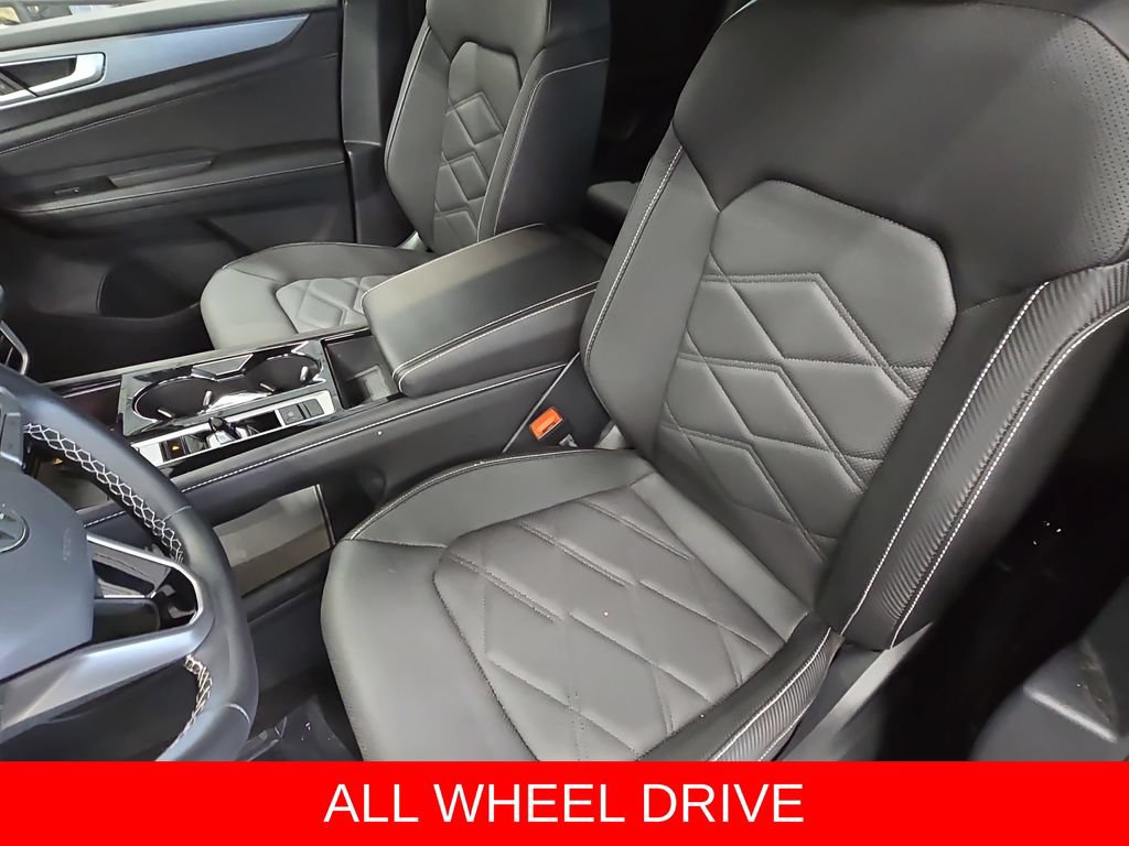 Used 2025 Volkswagen Atlas Cross Sport SE AWD/4WD image 16