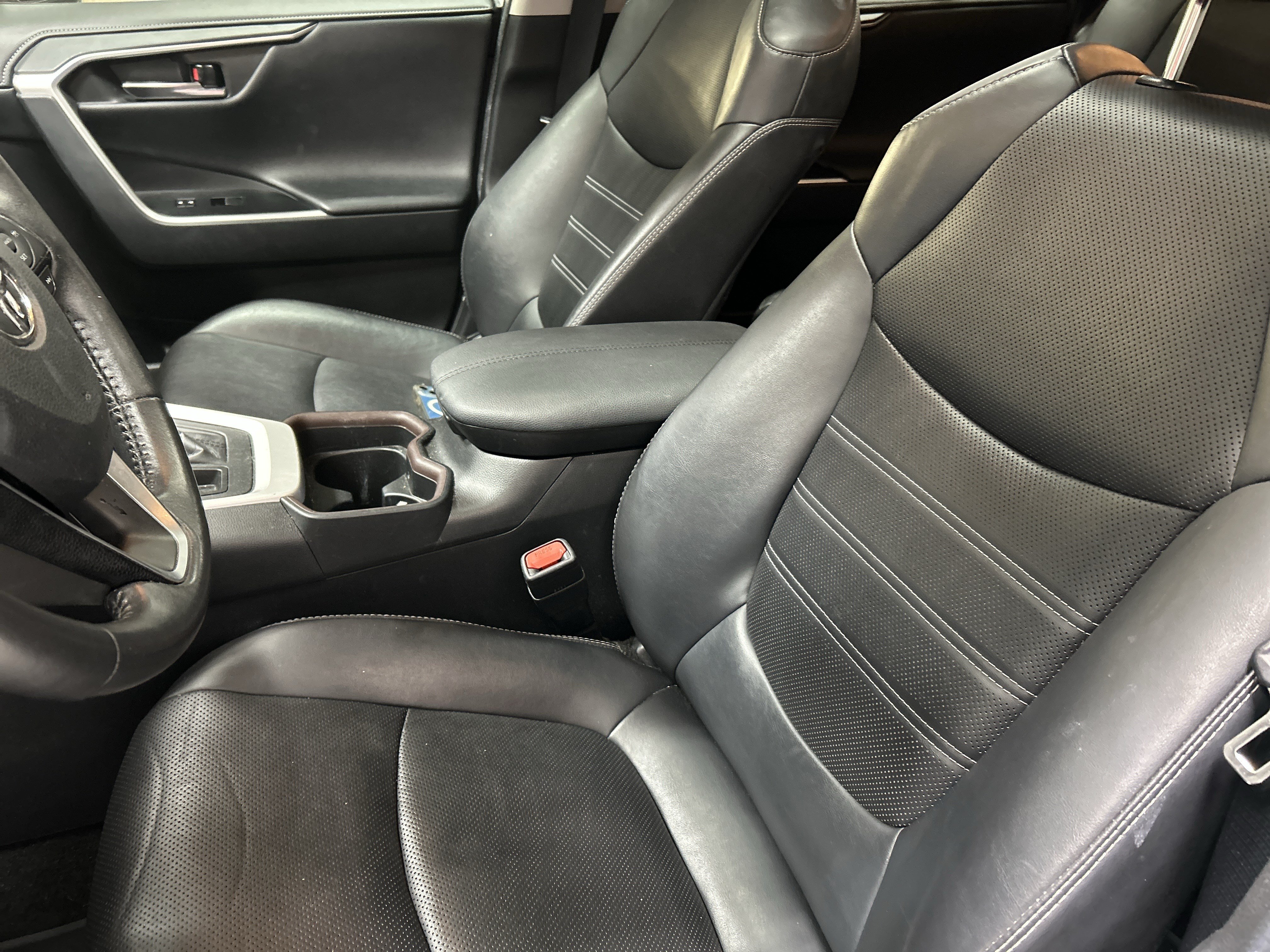 Used 2019 Toyota RAV4 Limited FWD image 7