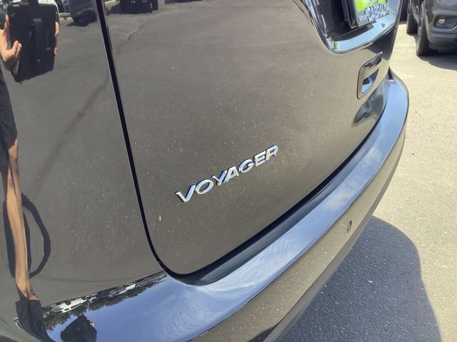 Used 2025 Chrysler Voyager LX FWD image 40