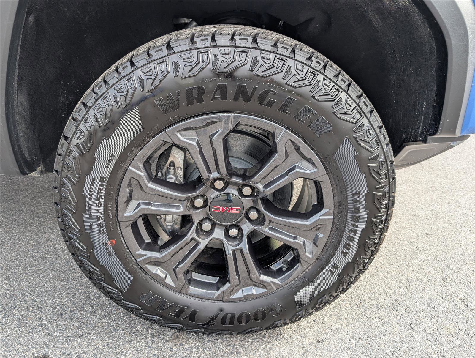 Used 2025 GMC Canyon Elevation w/ Technology Package image 9