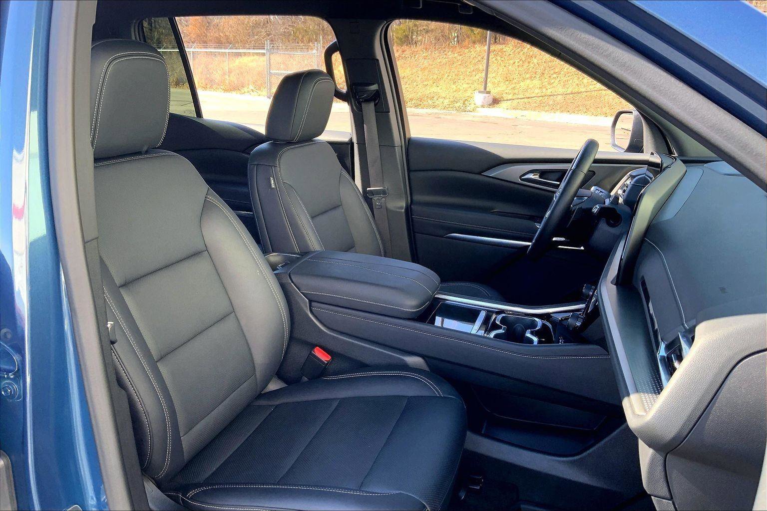 Used 2024 Chevrolet Traverse LT w/ Enhanced Driving Package image 7