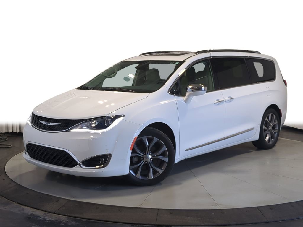 Used 2019 Chrysler Pacifica Limited w/ Tire & Wheel Group