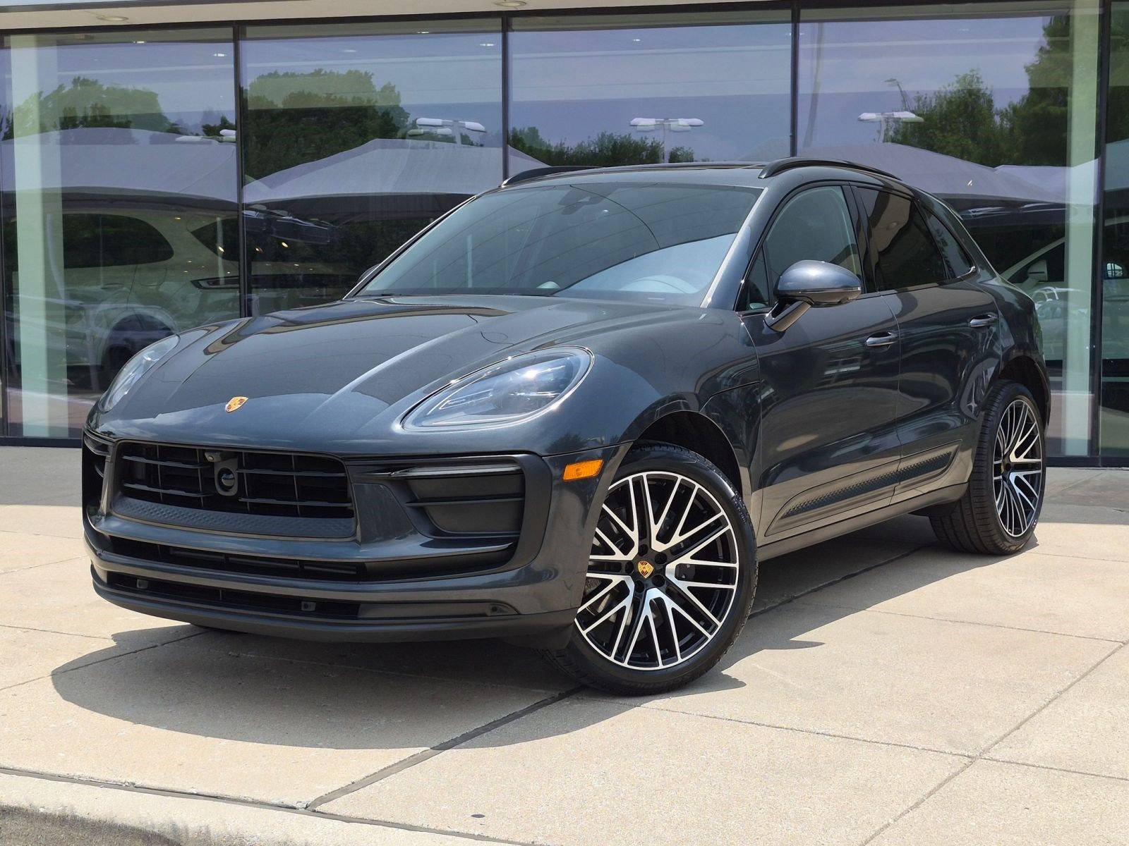 Certified 2026 Porsche Macan AWD/4WD image 1