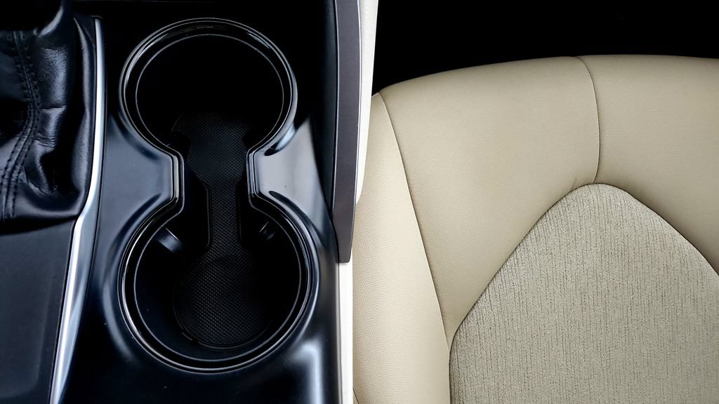 Certified 2018 Toyota Camry LE FWD image 33