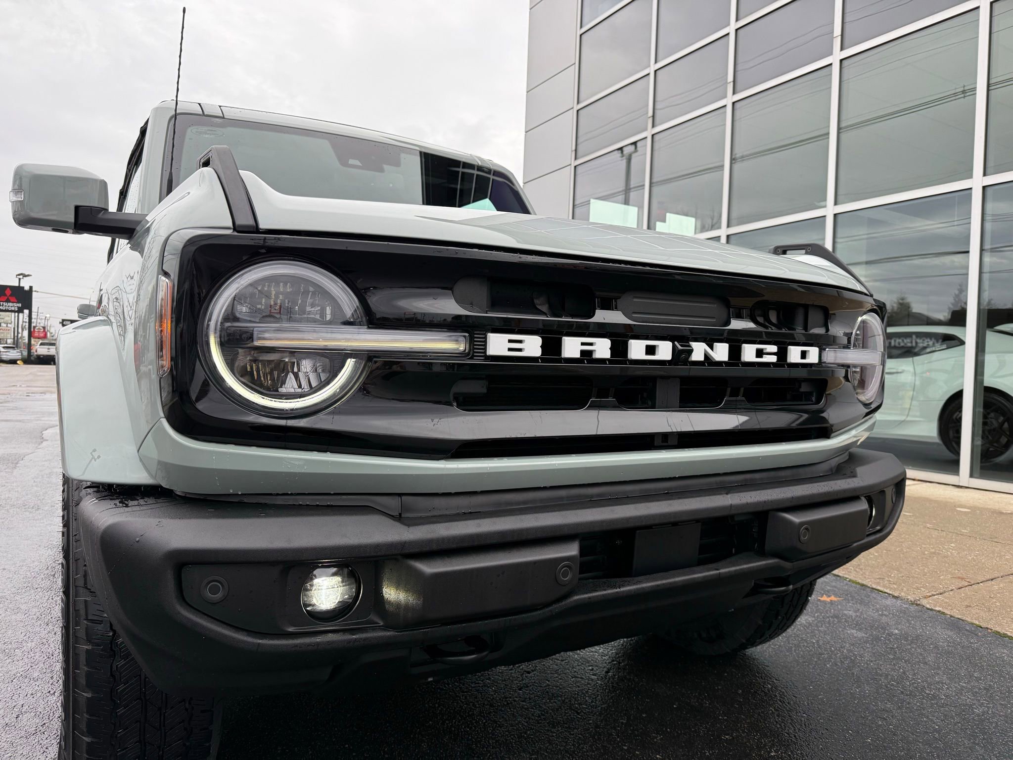 Used 2024 Ford Bronco Outer Banks image 14