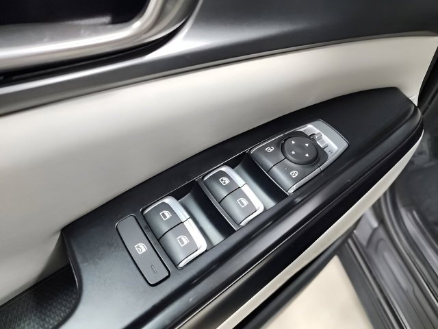 Used 2023 Kia Carnival LX FWD image 20