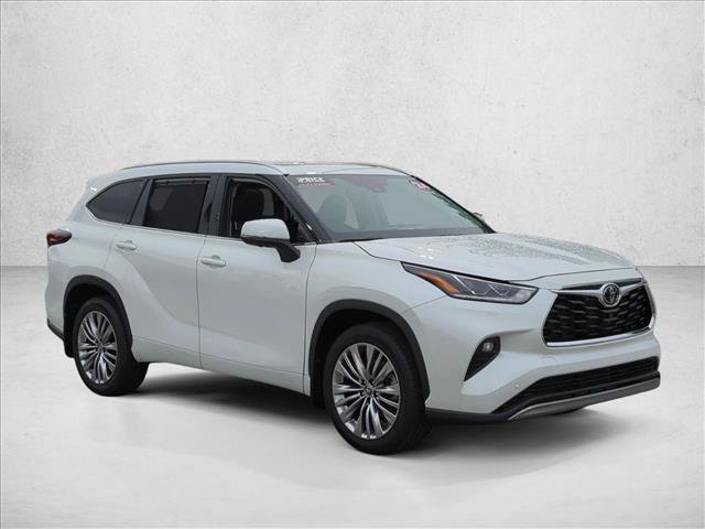 Certified 2024 Toyota Highlander Platinum FWD image 3