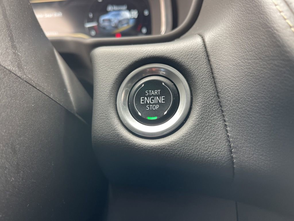 Used 2024 GMC Yukon SLT image 13