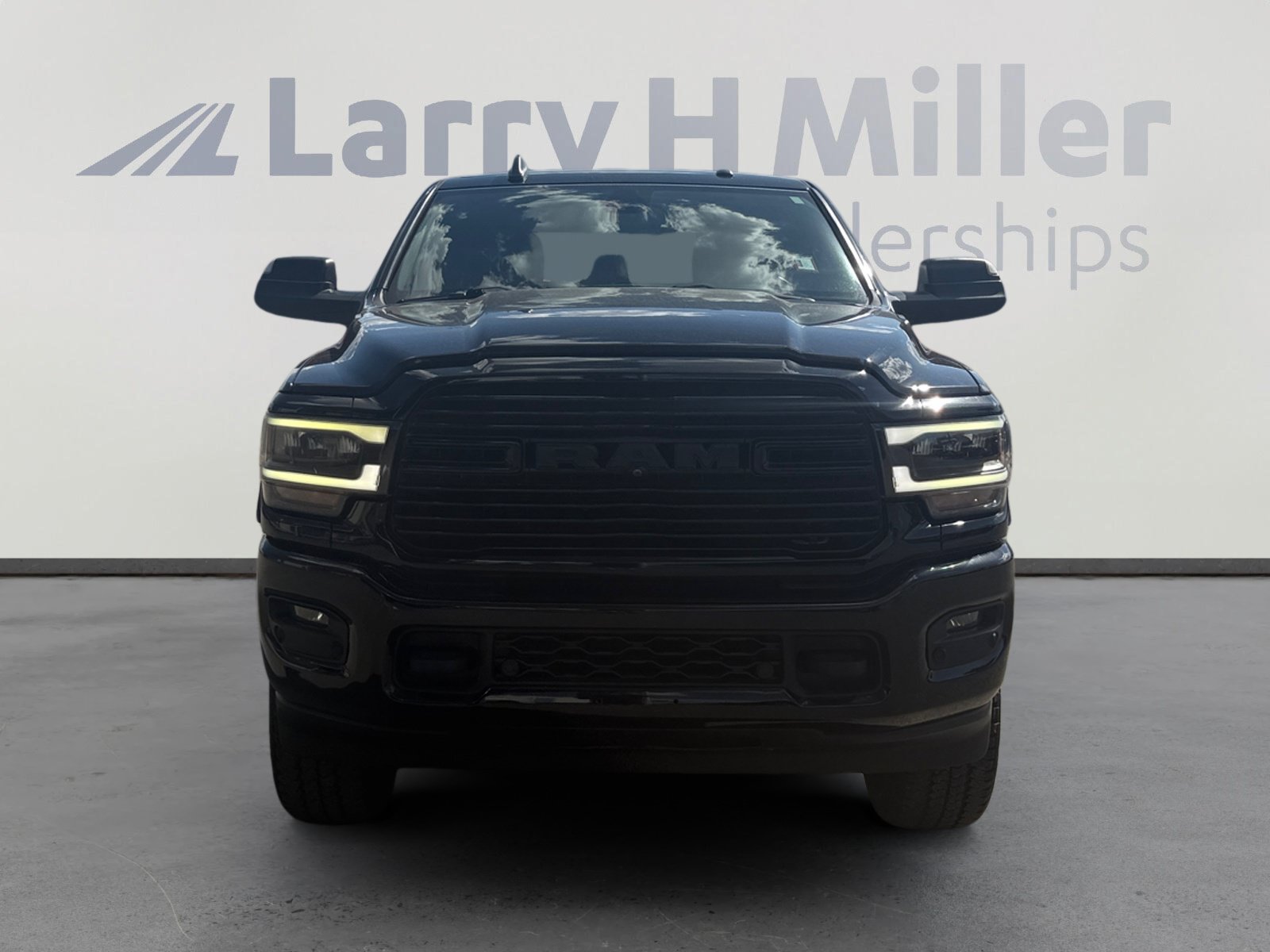 Used 2019 RAM 3500 Laramie w/ Black Appearance Package AWD/4WD image 8