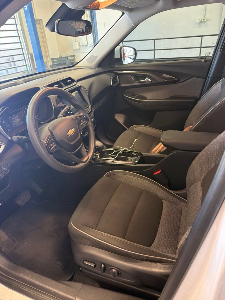 Used 2021 Chevrolet TrailBlazer LT w/ Sun and Liftgate Package AWD/4WD image 2