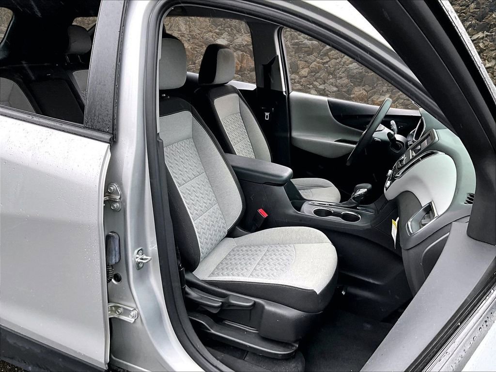Used 2022 Chevrolet Equinox LS FWD image 6
