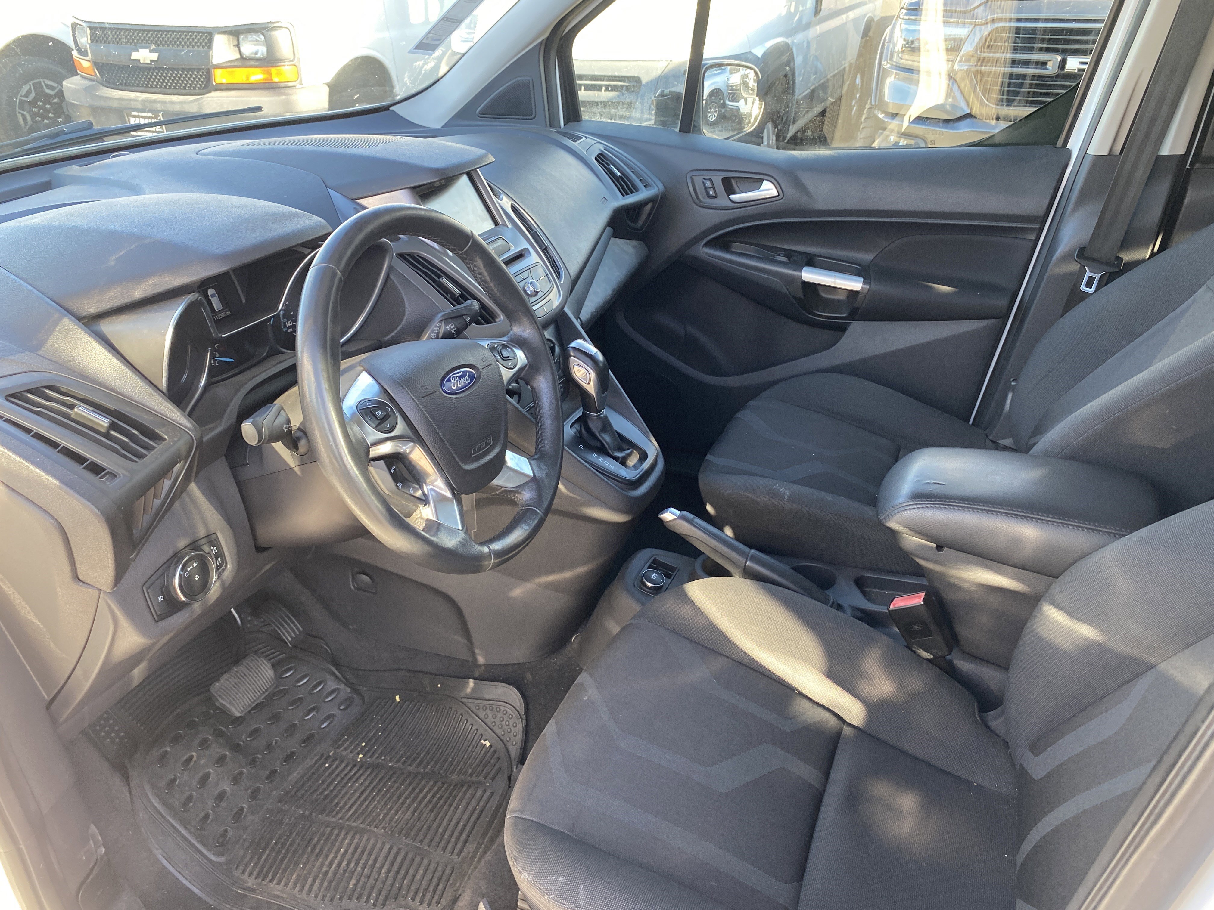 Used 2015 Ford Transit Connect XLT image 9