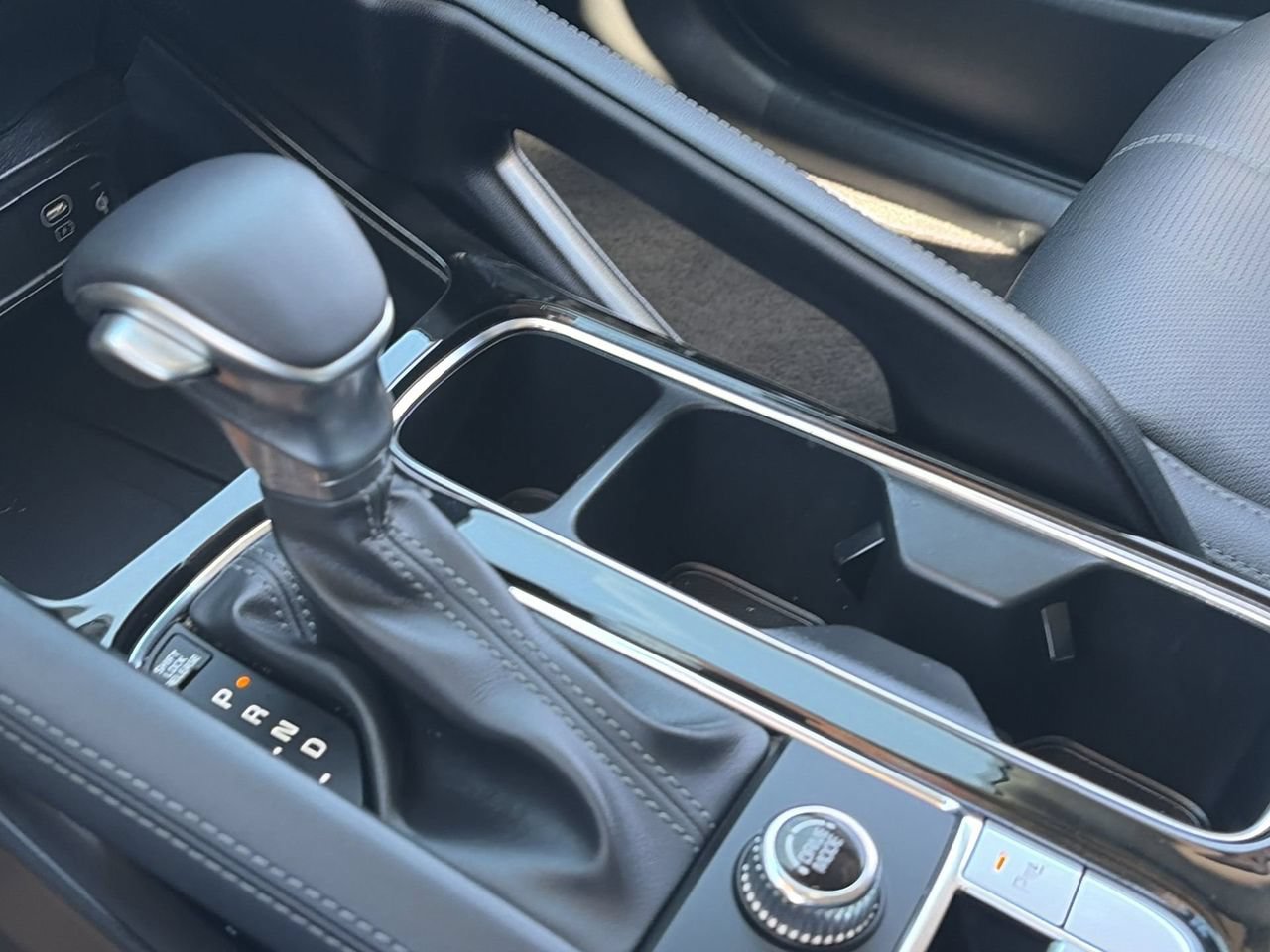 Certified 2025 Kia Telluride EX w/ EX Captain's Chair Package FWD image 28