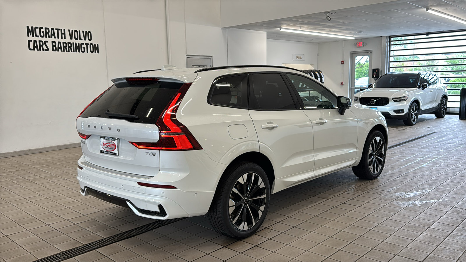 New 2026 Volvo XC60 T8 Plus w/ Protection Package Premier AWD/4WD image 5