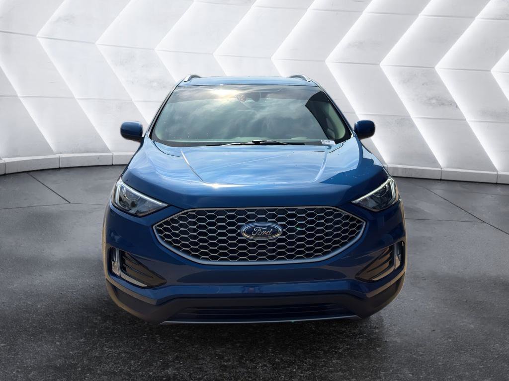 Used 2024 Ford Edge SEL w/ Convenience Package AWD/4WD image 2