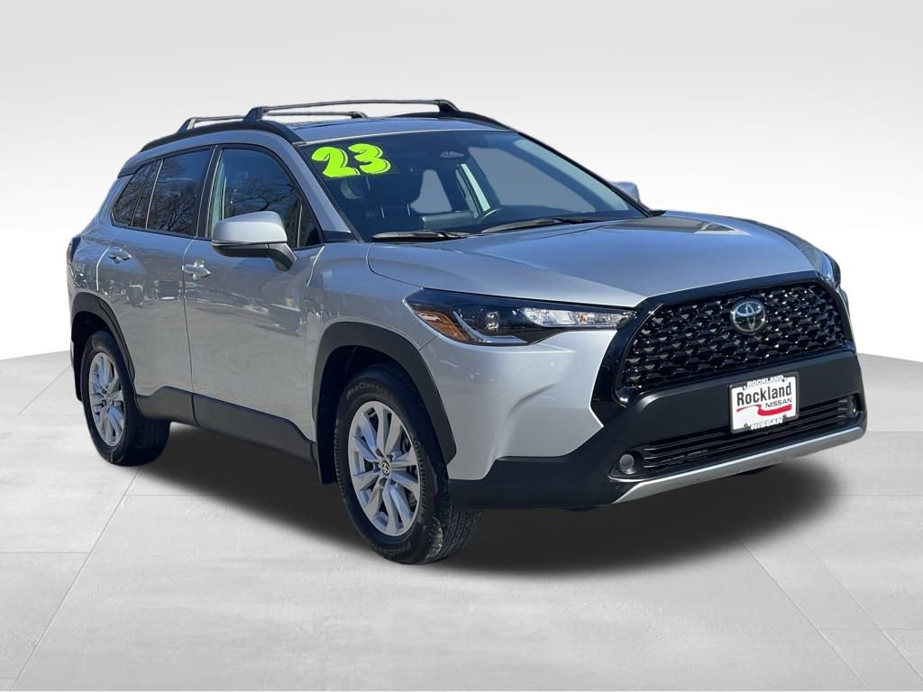 Used 2023 Toyota Corolla Cross LE w/ Moonroof Package image 3