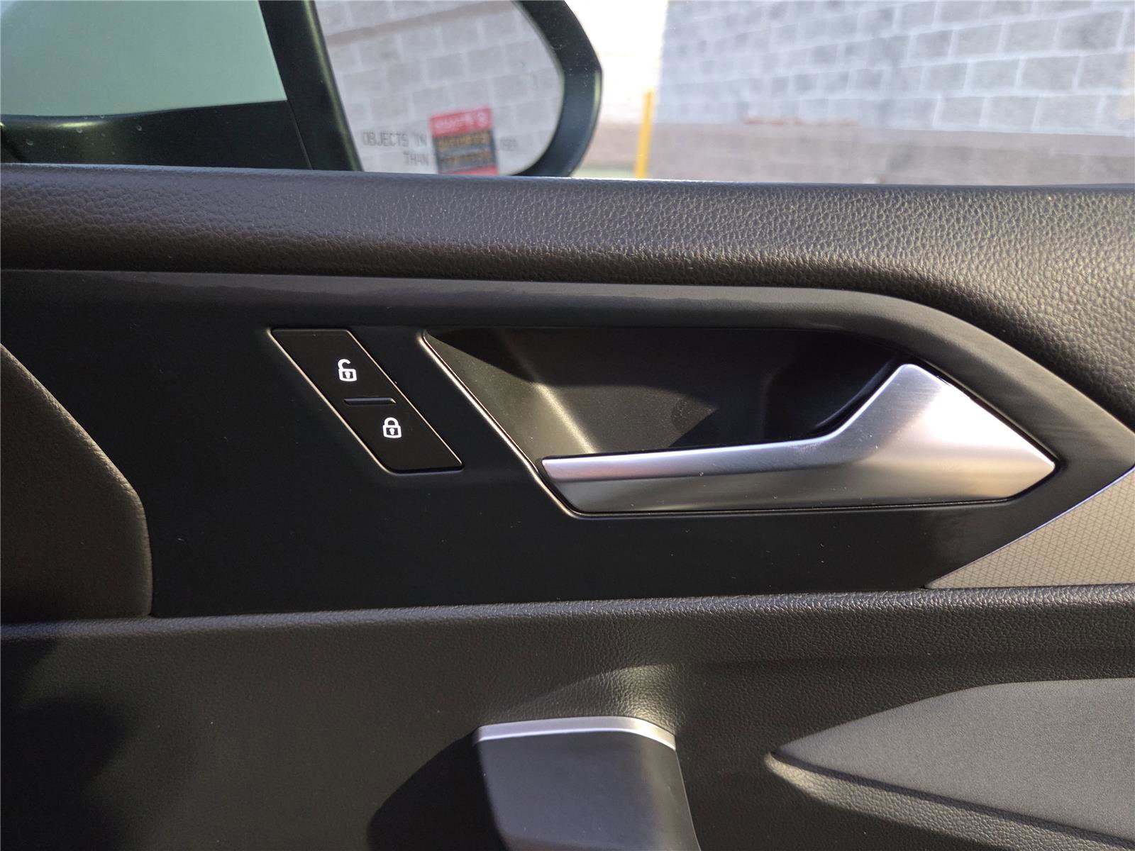 Certified 2025 Volkswagen Jetta SE w/ Sunroof Package image 32