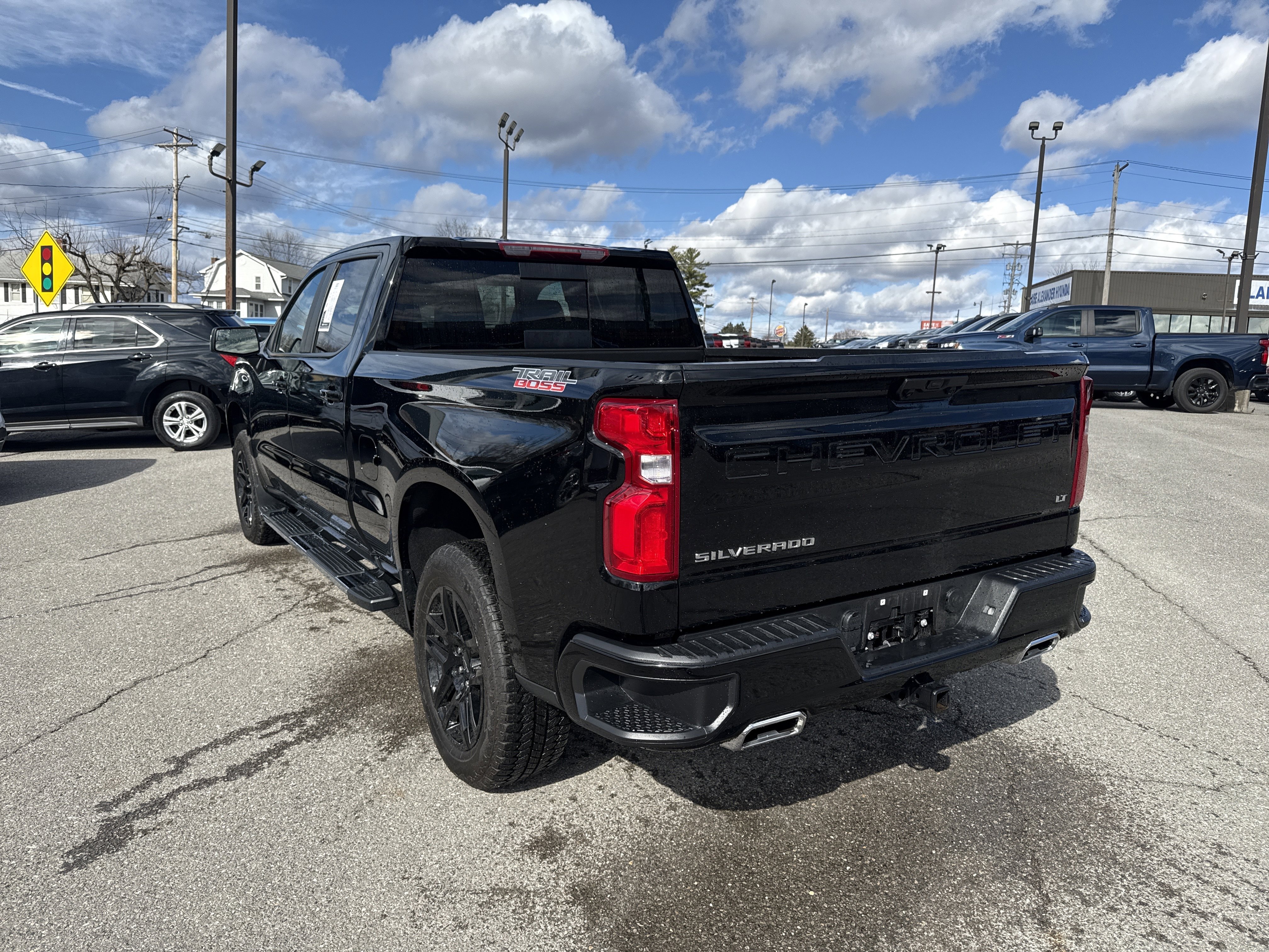Used 2025 Chevrolet Silverado 1500 LT Trail Boss w/ Convenience Package II image 6