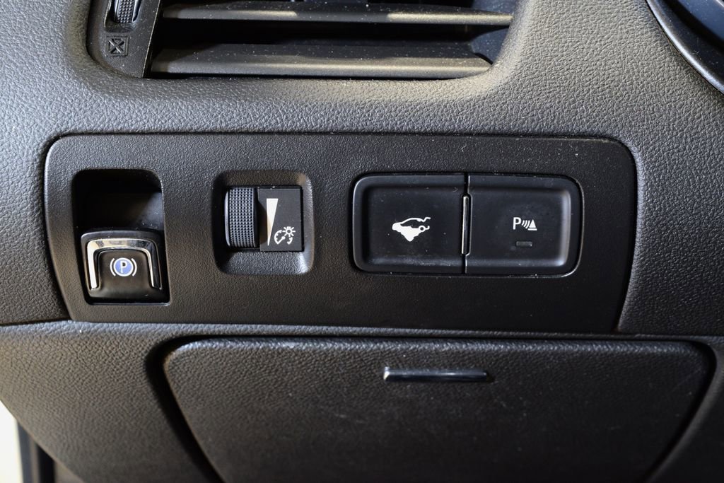Used 2015 Chevrolet Impala LT w/ Convenience Package image 16