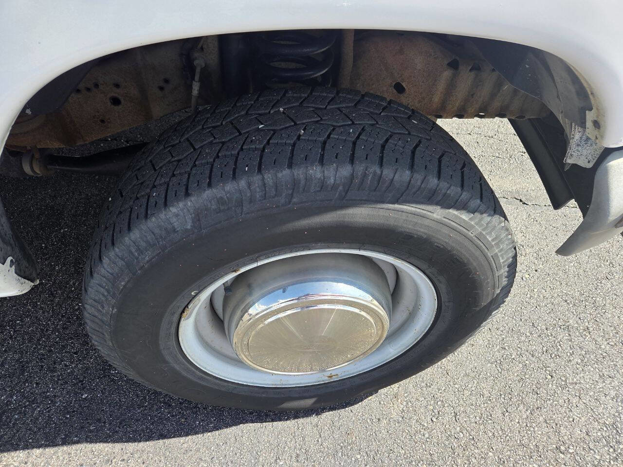 Used 2001 Ford E-250 and Econoline 250 RWD image 9