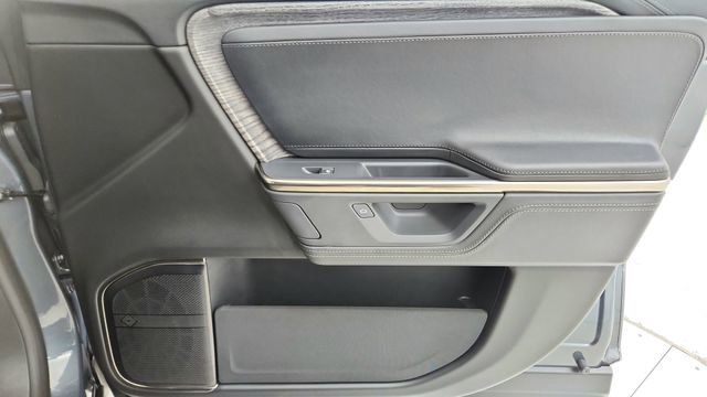 Used 2025 Rivian R1S Adventure image 24