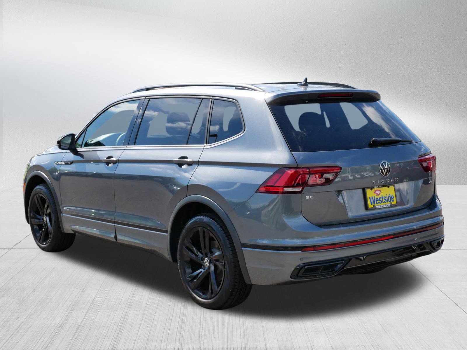 Certified 2023 Volkswagen Tiguan SE R-Line AWD/4WD image 5