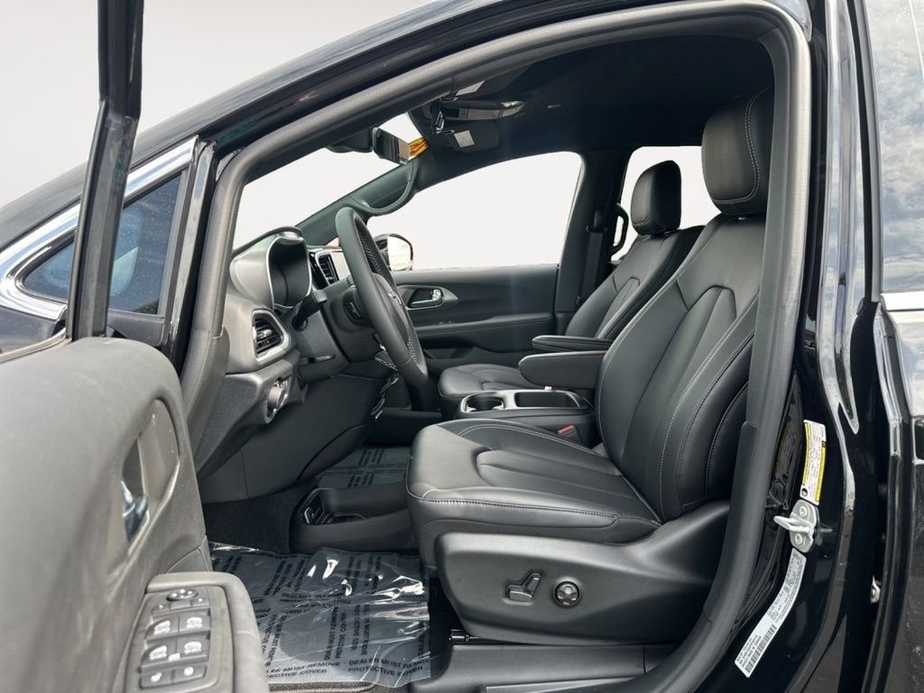 New 2026 Chrysler Voyager LX FWD image 8