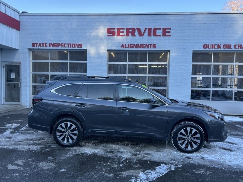 Used 2023 Subaru Outback Limited image 1
