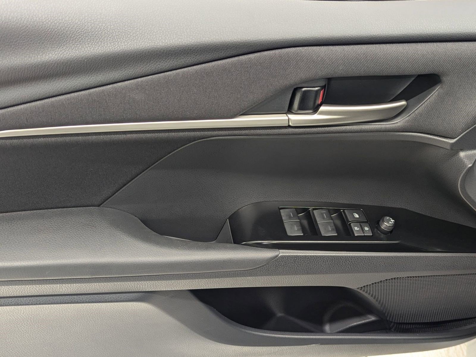 Used 2025 Toyota Camry LE w/ Convenience Package image 10