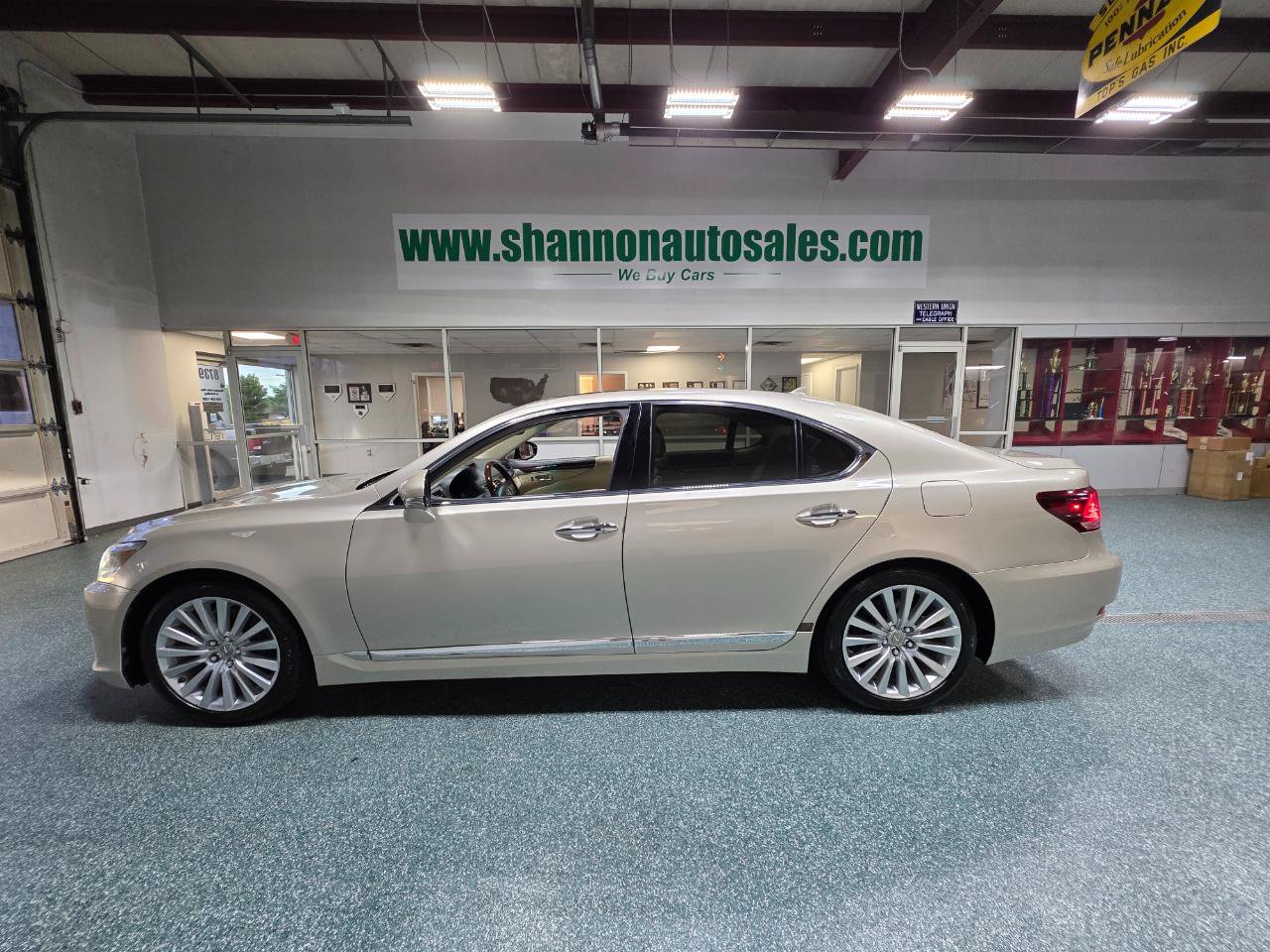 Used 2013 Lexus LS 460 w/ Comfort Pkg RWD image 11