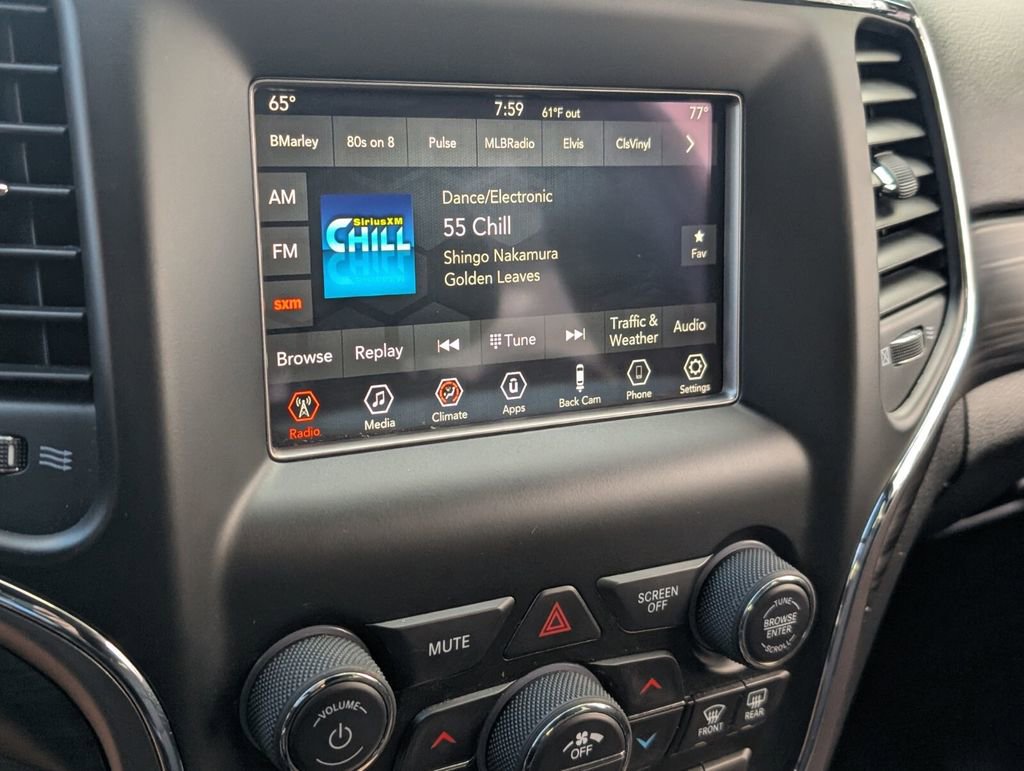 Used 2019 Jeep Grand Cherokee Laredo AWD/4WD image 21