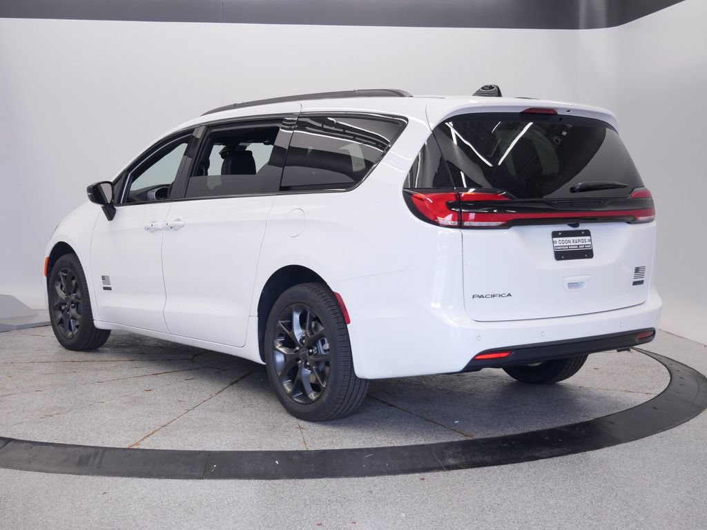 New 2027 Chrysler Pacifica Select AWD/4WD image 3