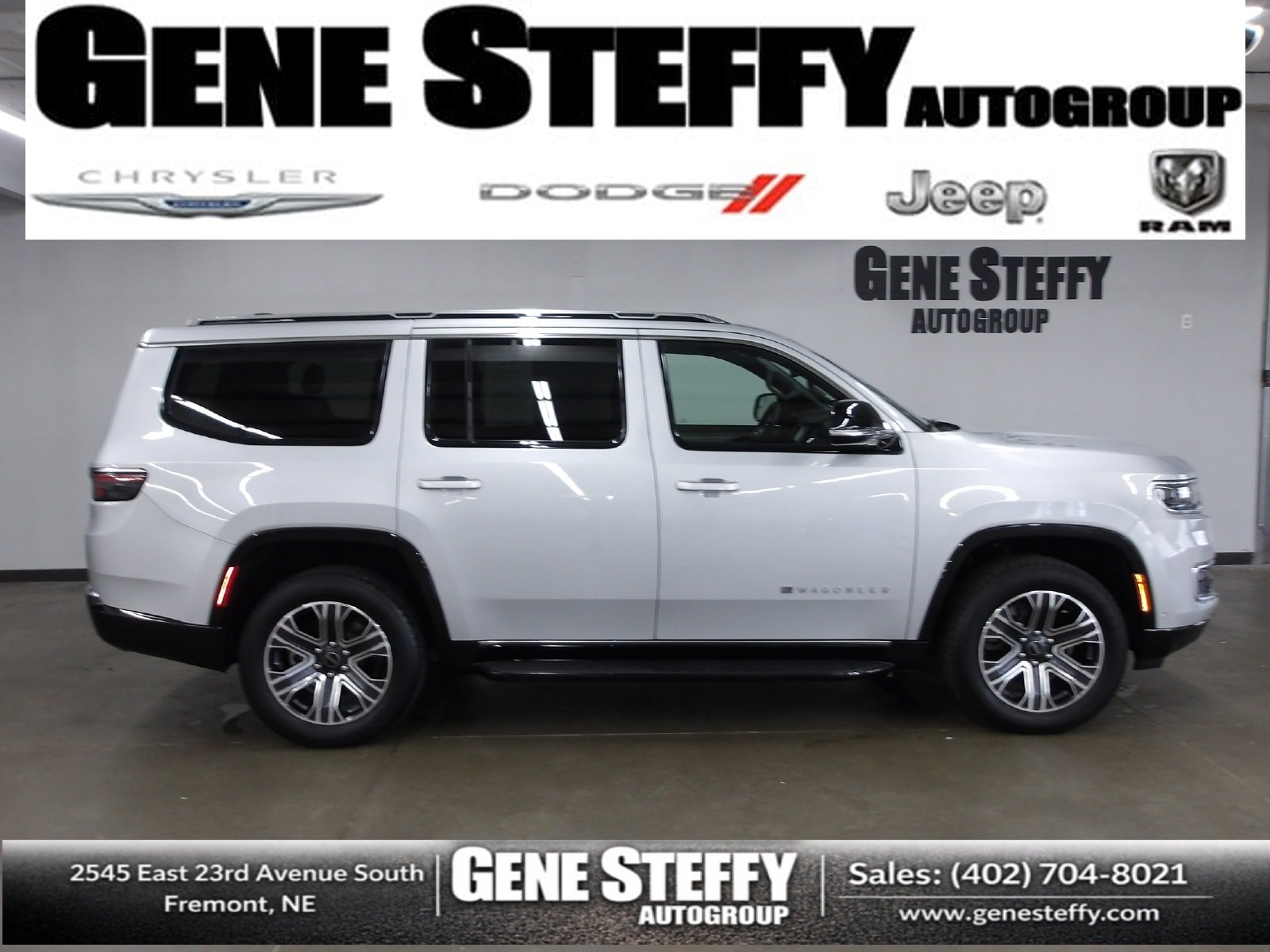 Used 2025 Jeep Wagoneer 4WD image 1
