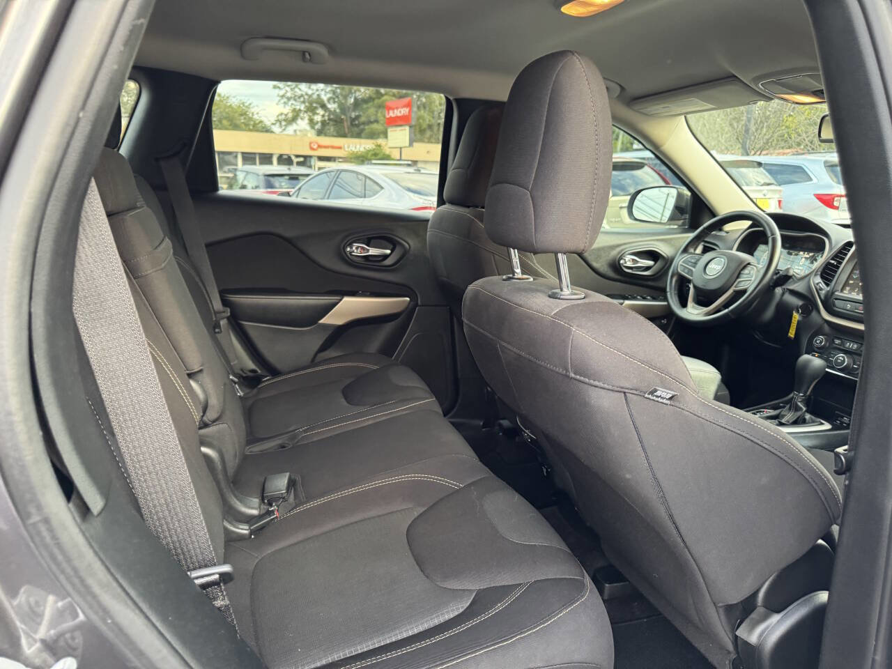 Used 2017 Jeep Cherokee Latitude w/ Safety/Convenience Group image 15